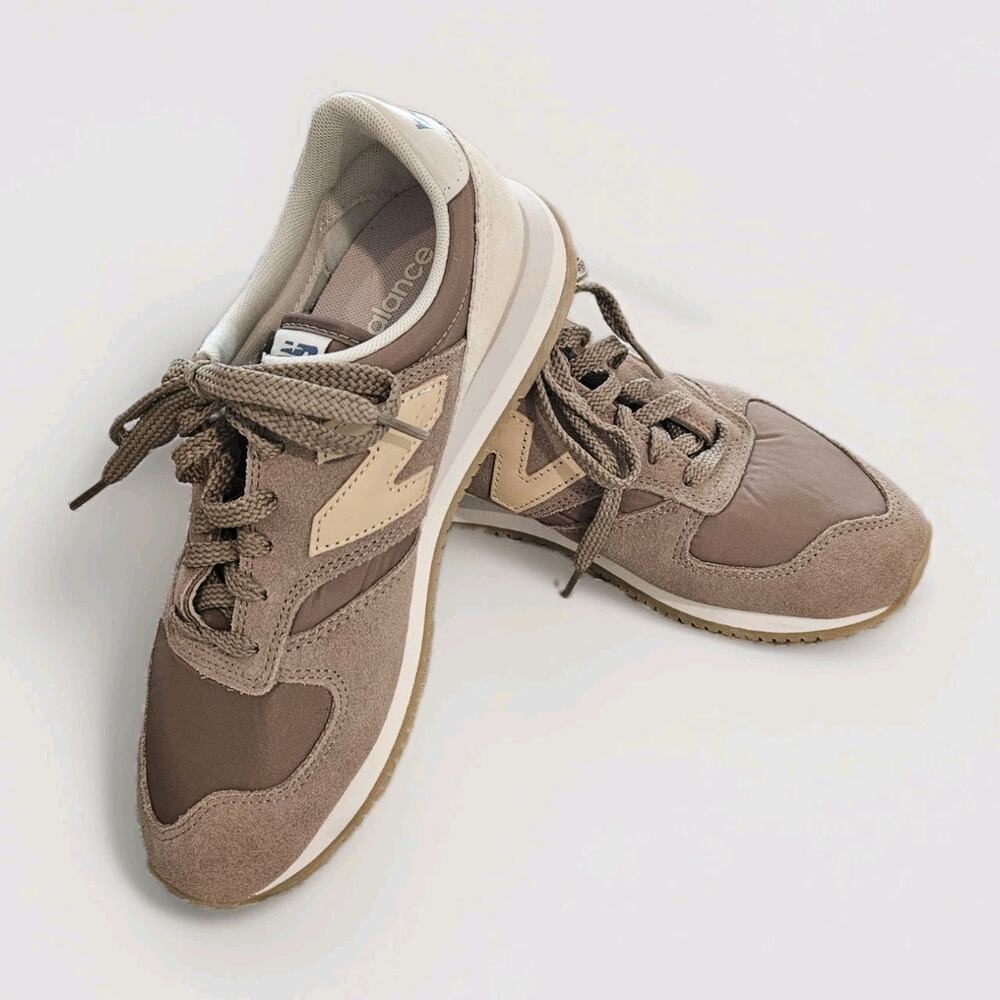 New Balance 420 Women's Taupe Suede Casual Sneakers Size 9 NWOB